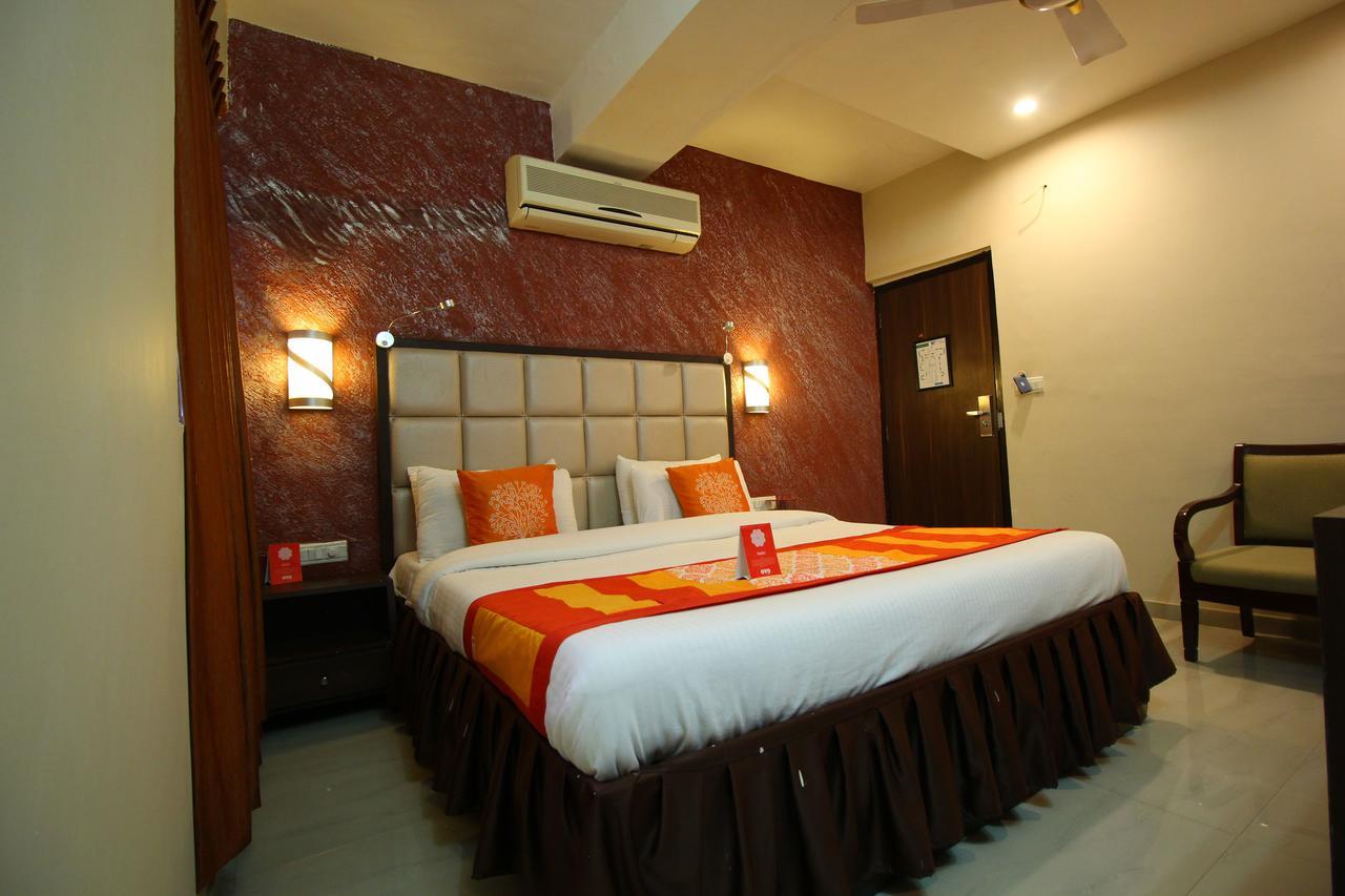 Oyo 8786 Hotel Maan Residency Ahmedabad Exterior photo